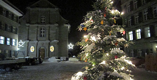 Winter-Dorfplatz